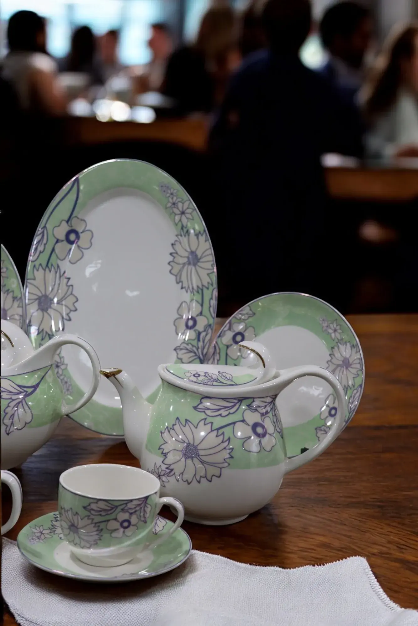 61-Piece R-Shape Bone China Dinnerware Set 